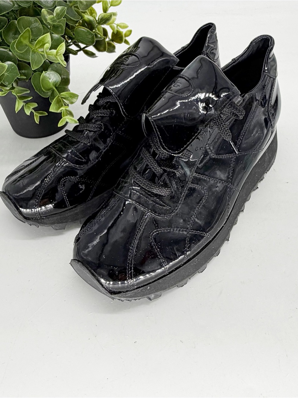 Paul Green Black Patent Leather Foldover Tongue LaceUp Sneaker Size 7 Square Toe